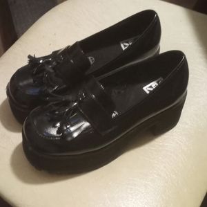 T.U.K- black oil spill platform loafers